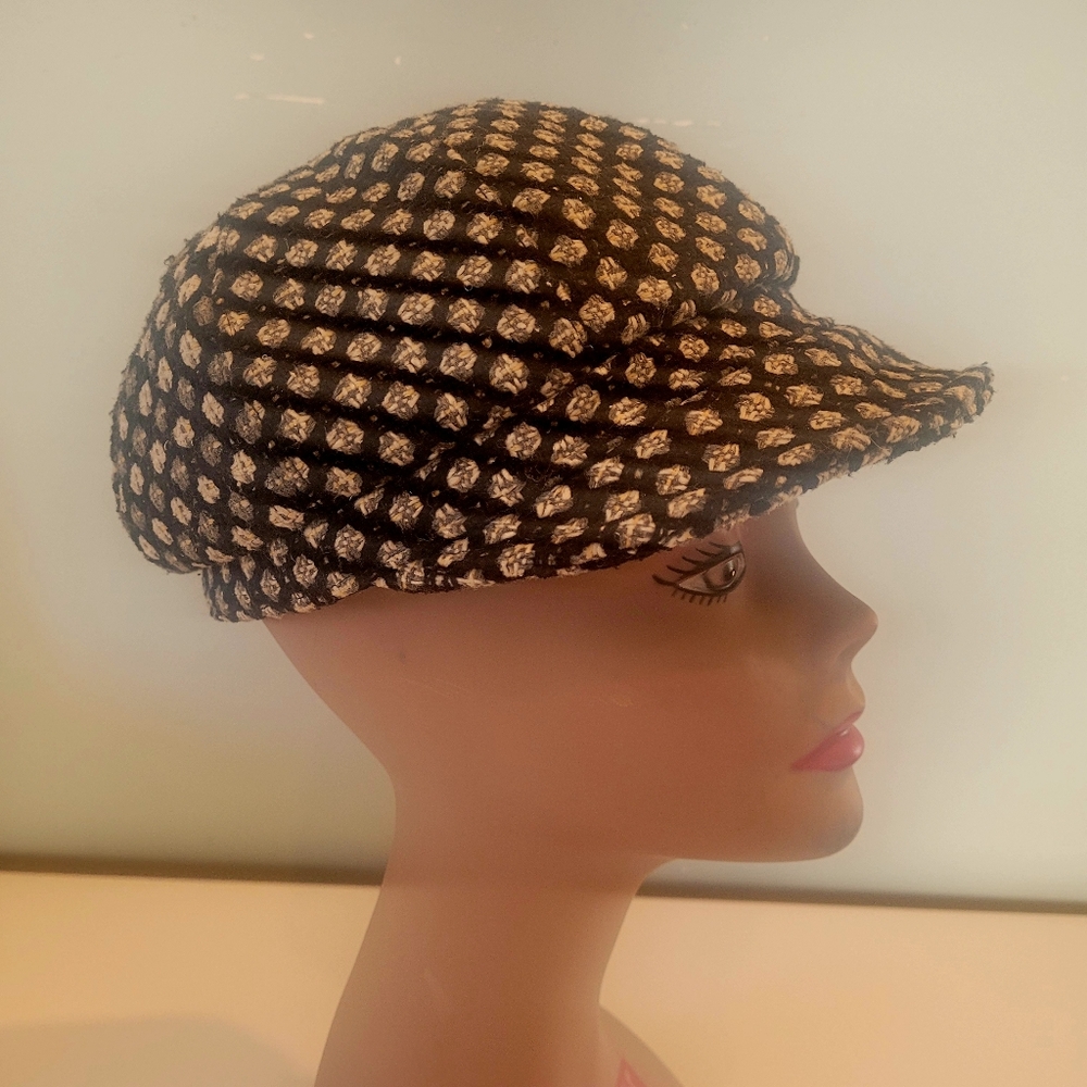 Laughing Moon Wool Blend Ladies Ivy Cap.